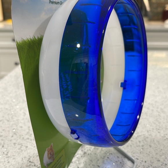 NWT KAYTEE SILENT SPINNER HAMSTER GERBIL WHEEL 6.5 INCH BLUE QUIET EXERCISE - Picture 2 of 7